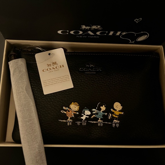 NWT! Coach, large black, snoopy peanuts, wristlet box addition - Picture 2 of 5